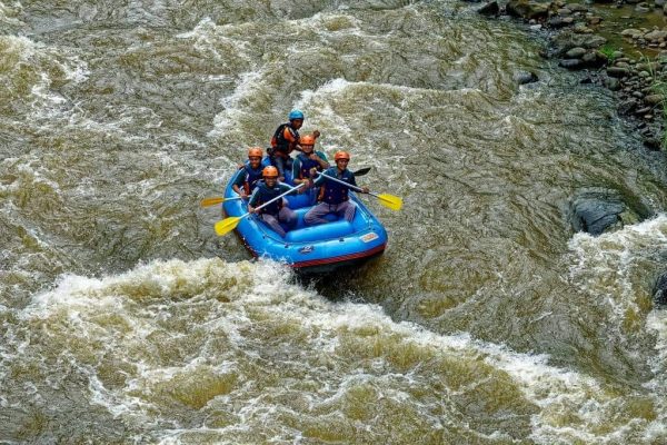 best resort in dandeli - river rafting